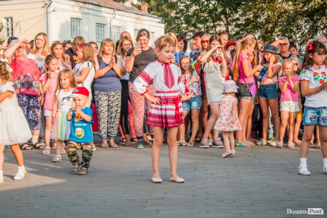Як колоритні іноземці фестивалили у центрі Луцька. ФОТО