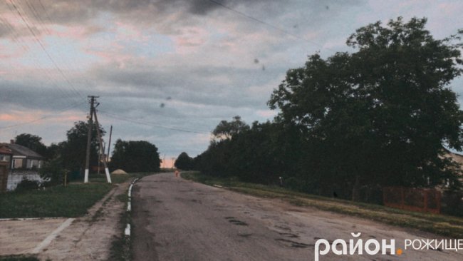 Замість ніжних рук красунь – тополі: розповіли легенду давнього волинського села 