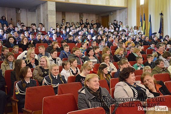 Для луцьких поліцейських влаштували концерт. ФОТО