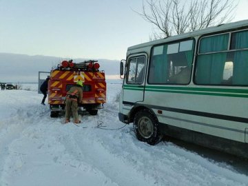 На Волині у снігову пастку потрапив рейсовий автобус, у якому перебувало 19 пасажирів
