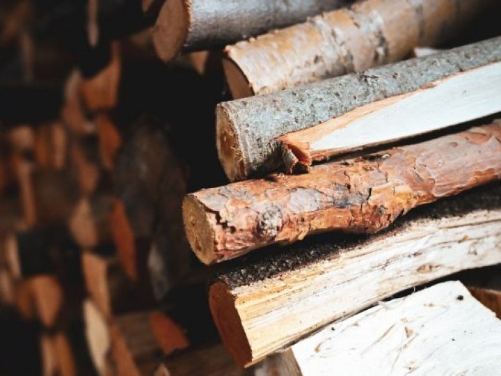 Де на Волині купити дрова без черг і скільки вони коштують