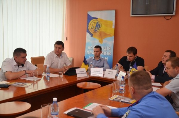 «Суд має бути народним, а не державним» - круглий стіл у Луцьку. ФОТО