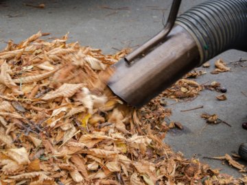 На Волині комунальники купили «порохотяг» для листя. ФОТО