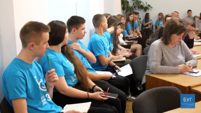 У Володимирі діти на один день зайняли місця депутатів. ФОТО