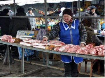На любешівському ринку м'ясо, «молочку» та солодощі продають з порушеннями 