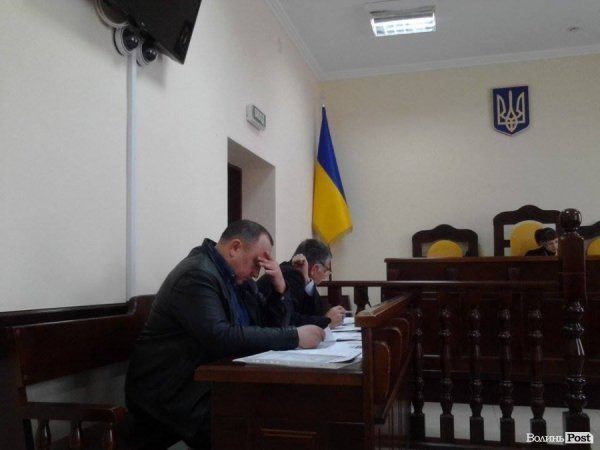 Через суд намагається поновитись неатестований екс-даішник. ФОТО