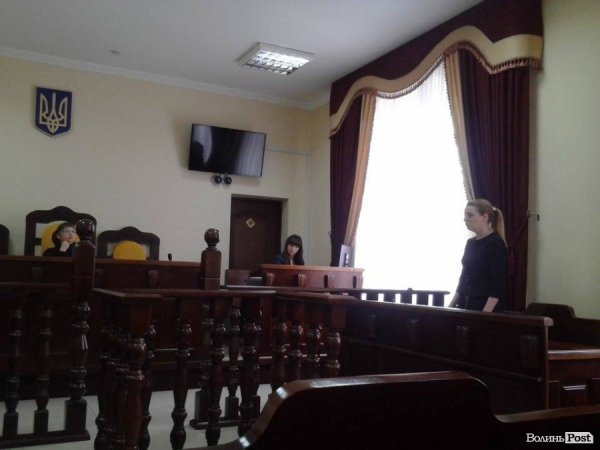 Через суд намагається поновитись неатестований екс-даішник. ФОТО