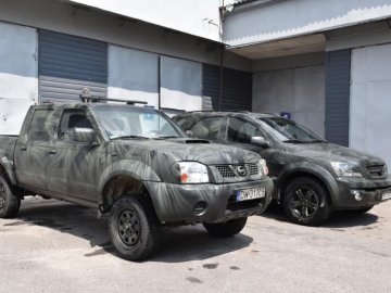 Працівники Луцькради за одноденний заробіток купили два авто для військових. ФОТО