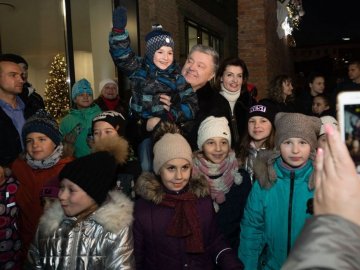 Петро і Марина Порошенко відкрили новорічну ялинку у зимовому містечку ROSHEN Winter Village