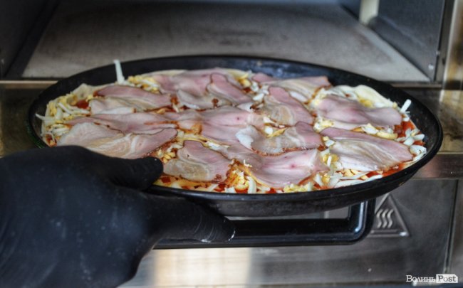 Вперше у Луцьку – піца без бортиків*