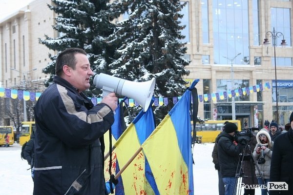 У центрі Луцька люди ледь не побилися з міліцією. ФОТО