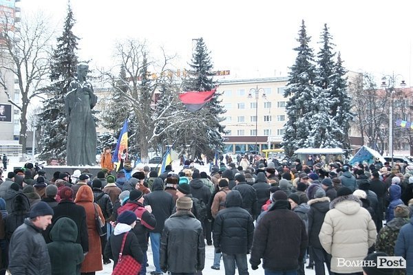 У центрі Луцька люди ледь не побилися з міліцією. ФОТО