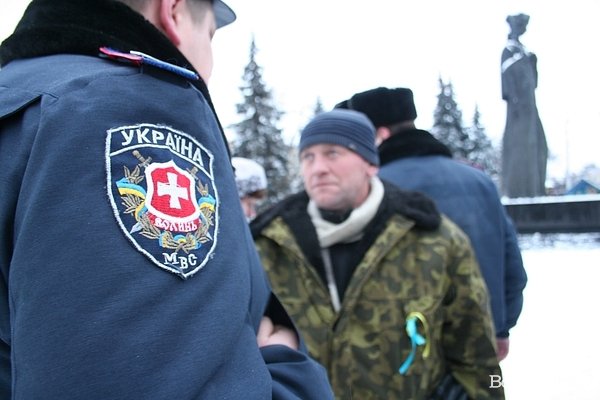 У центрі Луцька люди ледь не побилися з міліцією. ФОТО