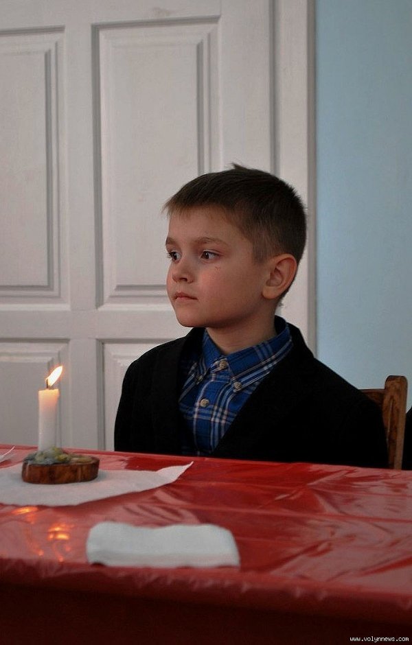 У Луцьку вчили малювати писанки. ФОТО