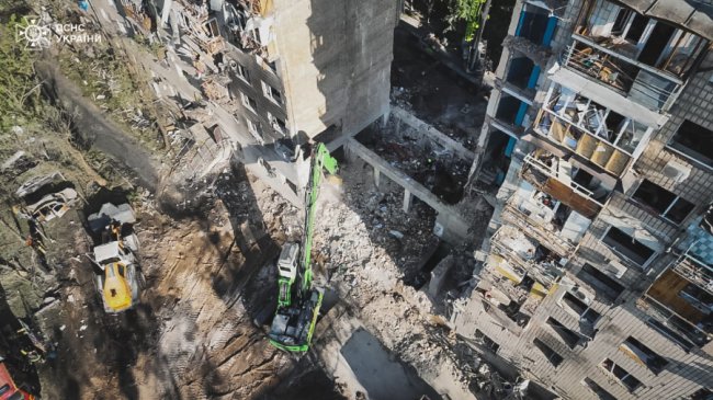 Кількість загиблих у Києві зросла до 23: під завалами будинку знайшли ще 7 жертв. ОНОВЛЕНО