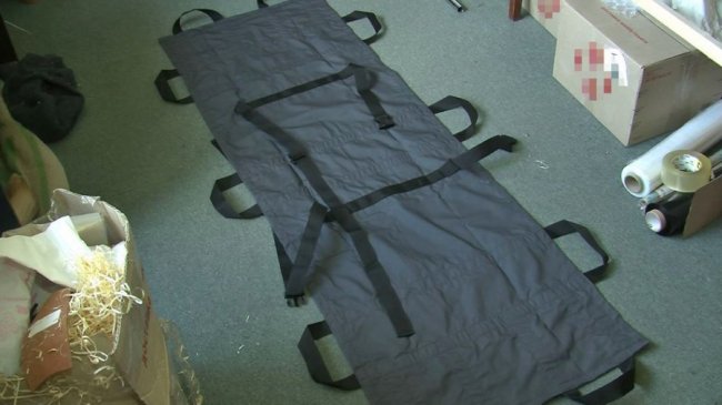 Лучанин у власній майстерні шиє медичні ноші для бійців. ФОТО. ВІДЕО Лучанин у власній майстерні шиє медичні ноші для бійців. ФОТО. ВІДЕО