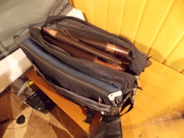 Волинські прикордонники затримали росіянина, який хотів незаконно перевезти холодну зброю. ФОТО