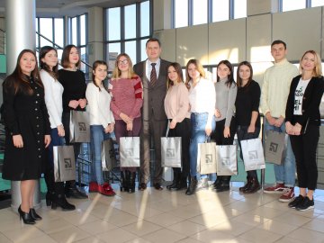 Луцькі студенти пили каву з банкірами*