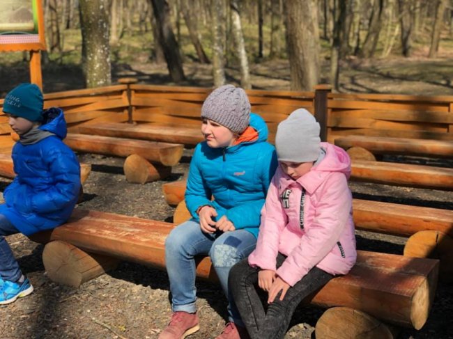 «Побратими України» організували поїздку до ботанічного заказника для діток з притулку