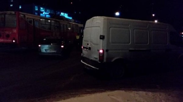 Затор у Луцьку: іномарки не поділили дорогу