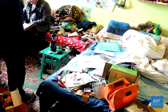 У місті на Волині - обшук у квартирі наркоторговців. ФОТО, ВІДЕО