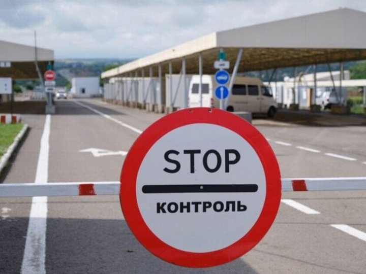 Працівник ізолятора з Волині хотів переправити чоловіків за кордон