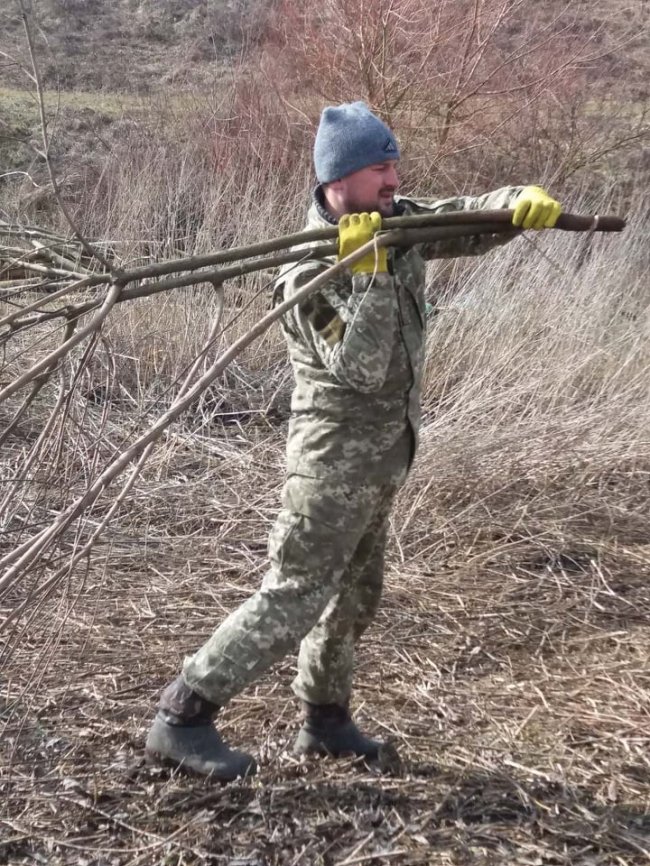 У селі Луцького району влаштували толоку, щоби посадити ліс