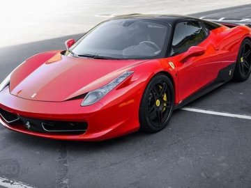 Дівчина розбила орендовану Ferrari вартістю у 660 тисяч доларів. ВІДЕО