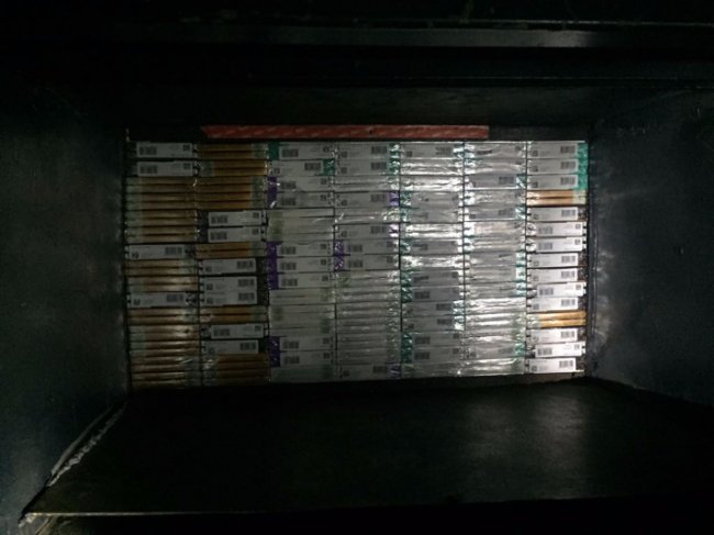 На кордоні з Польщею через приховані сигарети вилучили автобус