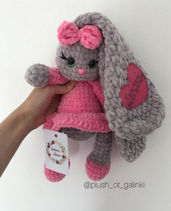 Молода бабуся з Волині в'яже креативні плюшеві іграшки-«засинайки». ФОТО