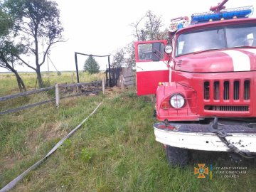 На Житомирщині у палаючому сіннику згорів 6-річний хлопчик