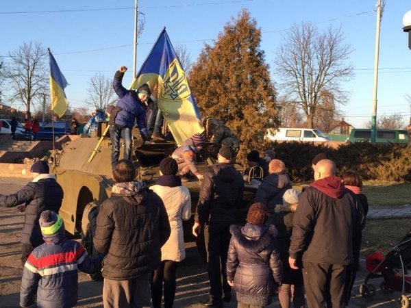 На Волині волонтери зібрали понад 54 тисячі для військових. ФОТО