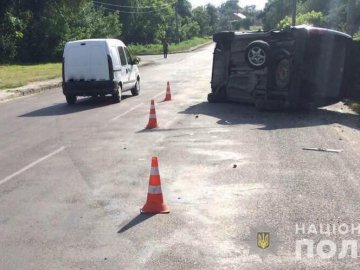 У Луцьку внаслідок аварії перекинувся бус і постраждали люди