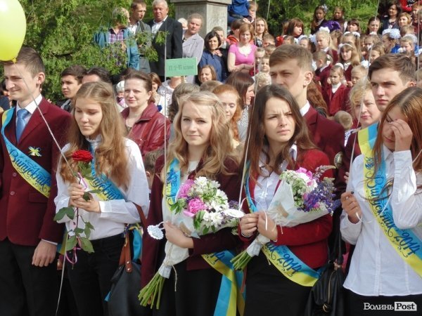 Останній дзвінок у Луцьку: четверта гімназія. ФОТО