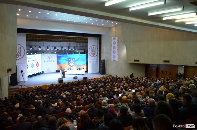 Повстанські пісні, зізнання в любові і до чого тут ва(Зе)лін: як на Волинь Порошенко приїздив. ФОТОРЕПОРТАЖ