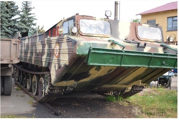 На озброєнні у волинських рятувальників – унікальний транспортер-амфібія. ФОТО