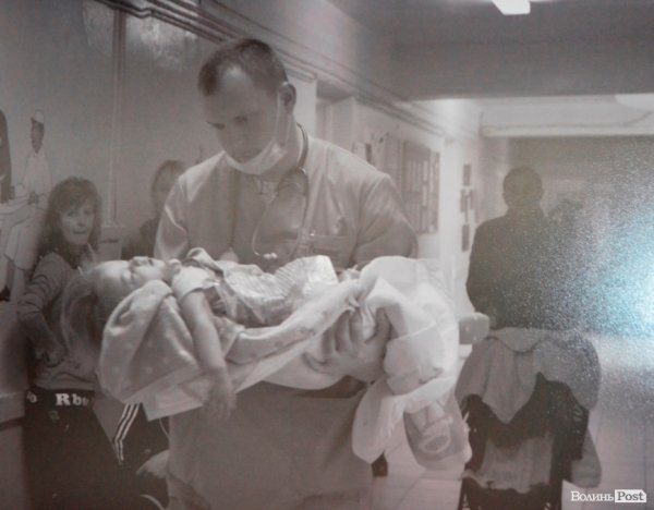 У Луцьку - виставка світлин про рак у дітей. ФОТО