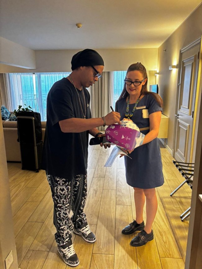 У Луцьку на аукціоні продали м’яч з підробленим автографом Роналдінью за 7 тисяч доларів - військовий