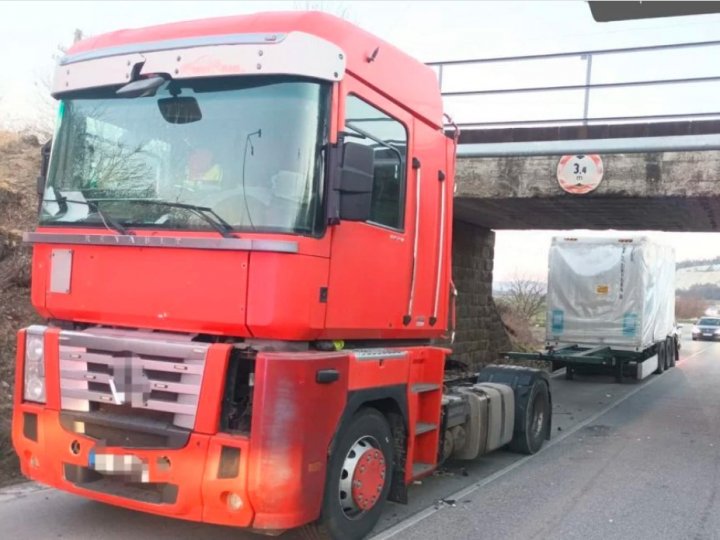 Фура з Волині заблокувала рух транспорту у Словаччині