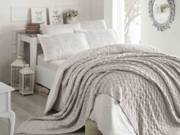 Які пледи купити для відпочинку на природі, а які на подарунок*