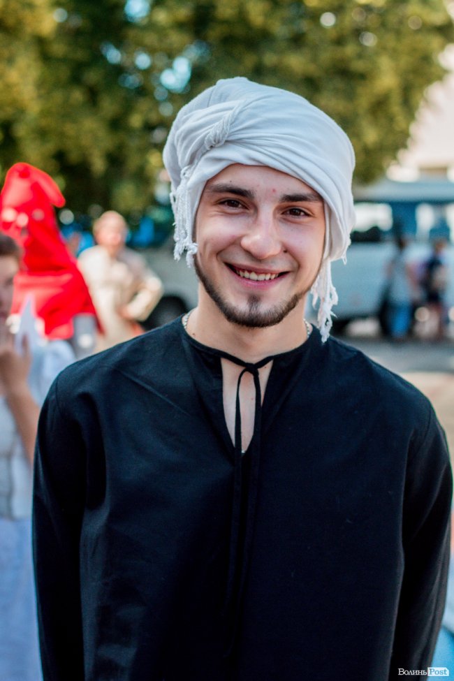 Середньовічні сукні, лицарські обладунки і давні забави: «Князівський бенкет» у Луцьку. ФОТО