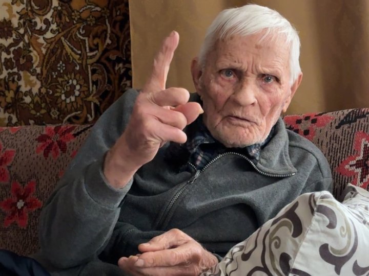 101-річний волинянин сам доглядає господарство і тримає козу 