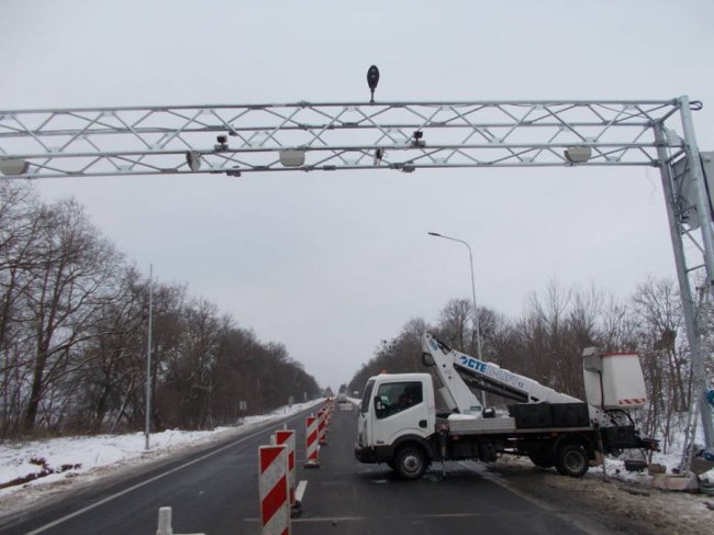 На Волині уже тестують систему для зважування вантажівок під час руху. ФОТО