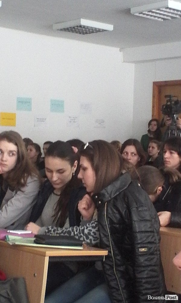 Київська поетеса презентувала свою першу збірку у Луцьку. ФОТО