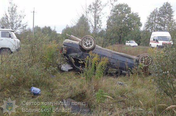 Не впорався з керуванням: на Волині Audi злетіло в кювет