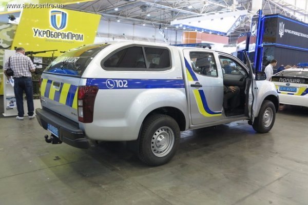 Луцькі полісмени будуть їздити на новеньких пікапах. ФОТО