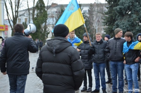 Як пікетували прокуратуру і СБУ учасники Євромайдану в Луцьку. ФОТО. ВІДЕО