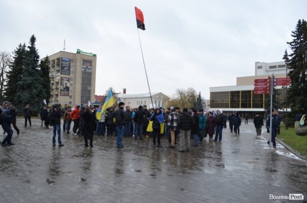 Як пікетували прокуратуру і СБУ учасники Євромайдану в Луцьку. ФОТО. ВІДЕО