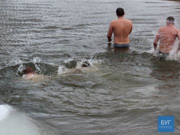 Водохреще у Володимирі: купання і частування. ФОТО
