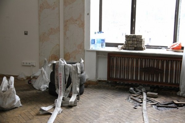 Сепаратисти залишили в Харківській ОДА згорілі кімнати і консерви. ФОТО